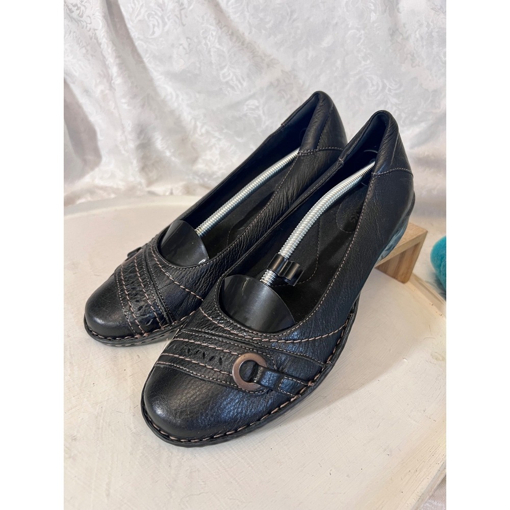 Clarks Womens 9M Black Leather Low Wedge Pumps Round Toe Stitch Detail 62826